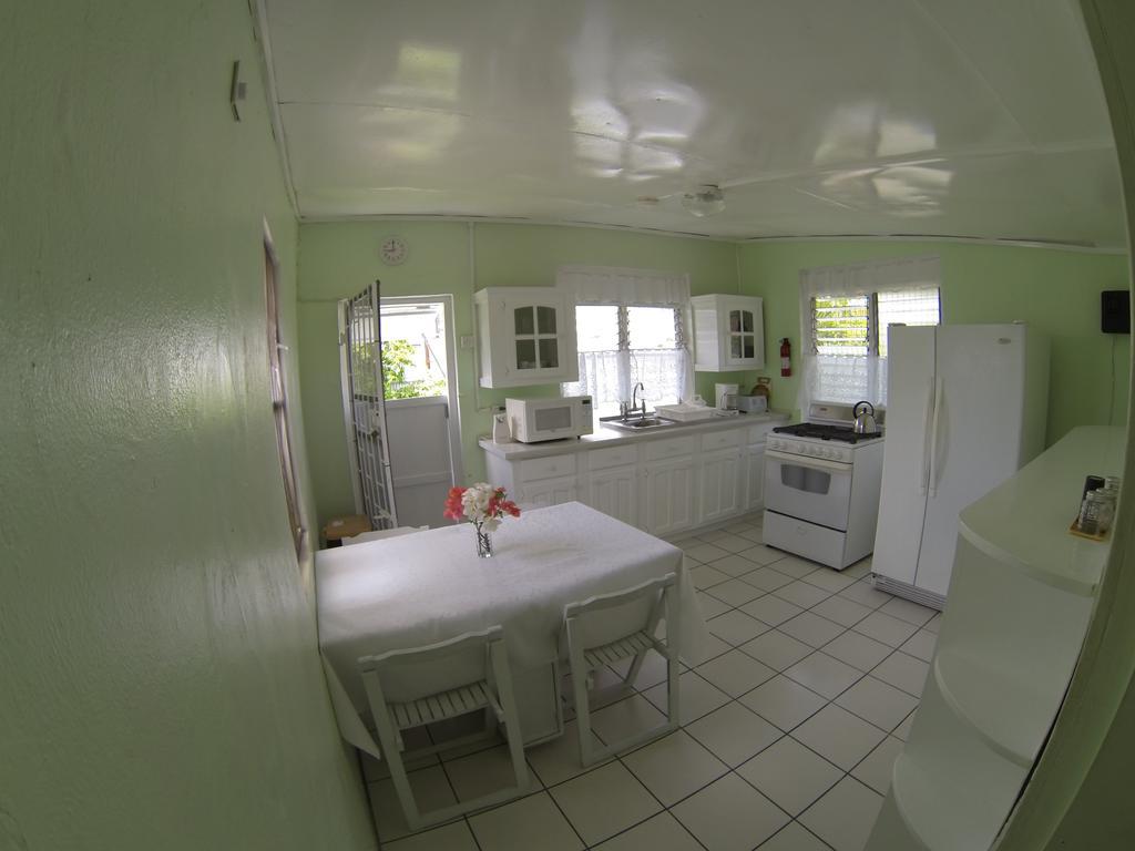 Beach Guest House Cleverdale Bridgetown Eksteriør bilde